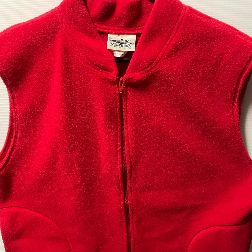 Fleece vest in red